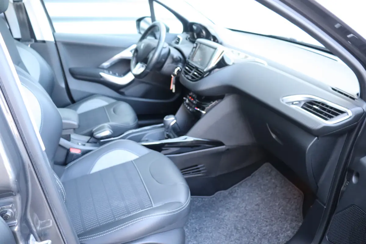 1.2 PURETECH 110PK ALLURE AUTOMAAT / NAVI / CLIMA / LED / PDC / 17" LMV / CAMERA / BLUETOOTH / CRUISECONTROL / 1E EIGENAAR / NIEUWSTAAT !!