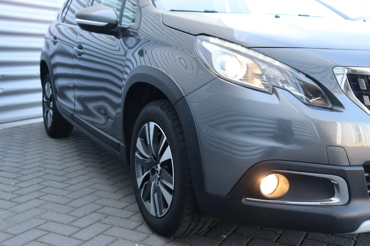 1.2 PURETECH 110PK ALLURE AUTOMAAT / NAVI / CLIMA / LED / PDC / 17" LMV / CAMERA / BLUETOOTH / CRUISECONTROL / 1E EIGENAAR / NIEUWSTAAT !!