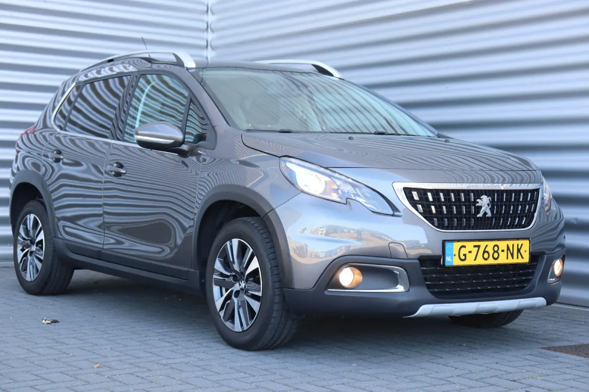 1.2 PURETECH 110PK ALLURE AUTOMAAT / NAVI / CLIMA / LED / PDC / 17" LMV / CAMERA / BLUETOOTH / CRUISECONTROL / 1E EIGENAAR / NIEUWSTAAT !!