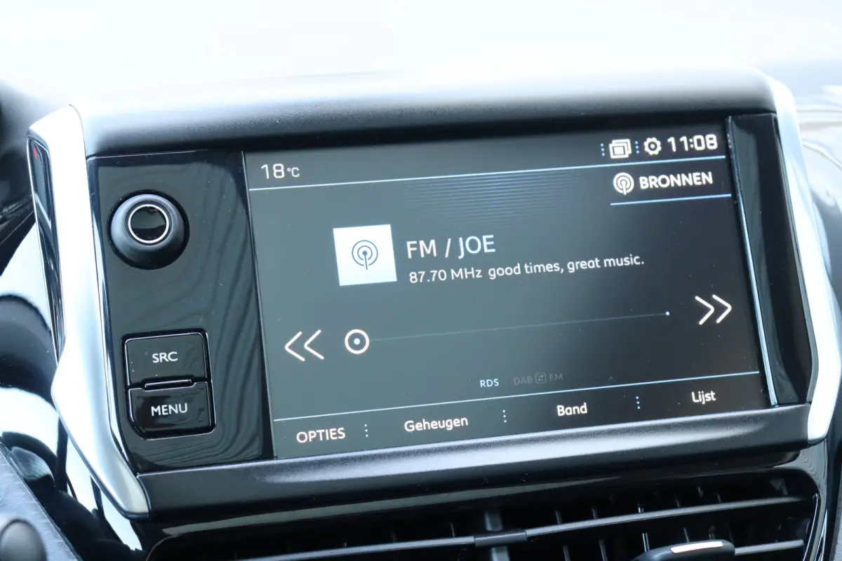 1.2 PURETECH 110PK ALLURE AUTOMAAT / NAVI / CLIMA / LED / PDC / 17" LMV / CAMERA / BLUETOOTH / CRUISECONTROL / 1E EIGENAAR / NIEUWSTAAT !!
