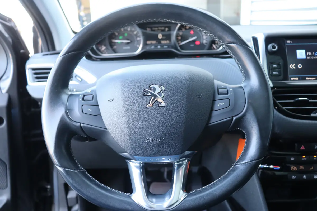 1.2 PURETECH 110PK ALLURE AUTOMAAT / NAVI / CLIMA / LED / PDC / 17" LMV / CAMERA / BLUETOOTH / CRUISECONTROL / 1E EIGENAAR / NIEUWSTAAT !!