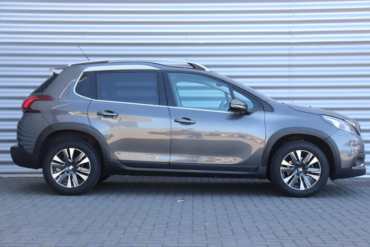 1.2 PURETECH 110PK ALLURE AUTOMAAT / NAVI / CLIMA / LED / PDC / 17" LMV / CAMERA / BLUETOOTH / CRUISECONTROL / 1E EIGENAAR / NIEUWSTAAT !!