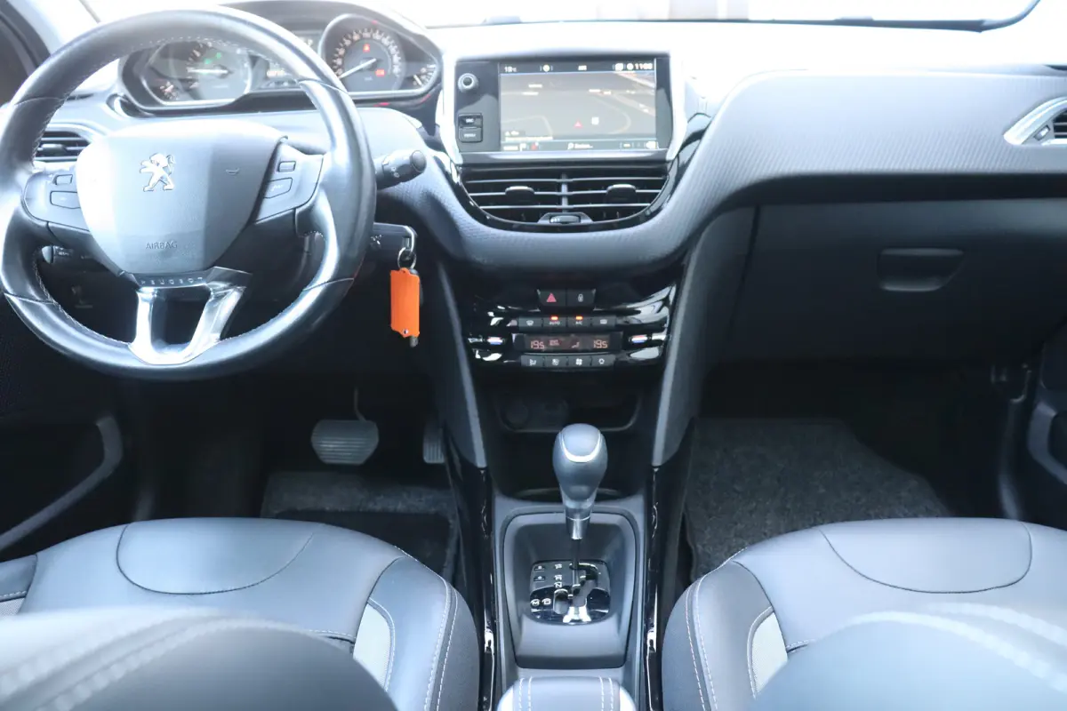 1.2 PURETECH 110PK ALLURE AUTOMAAT / NAVI / CLIMA / LED / PDC / 17" LMV / CAMERA / BLUETOOTH / CRUISECONTROL / 1E EIGENAAR / NIEUWSTAAT !!