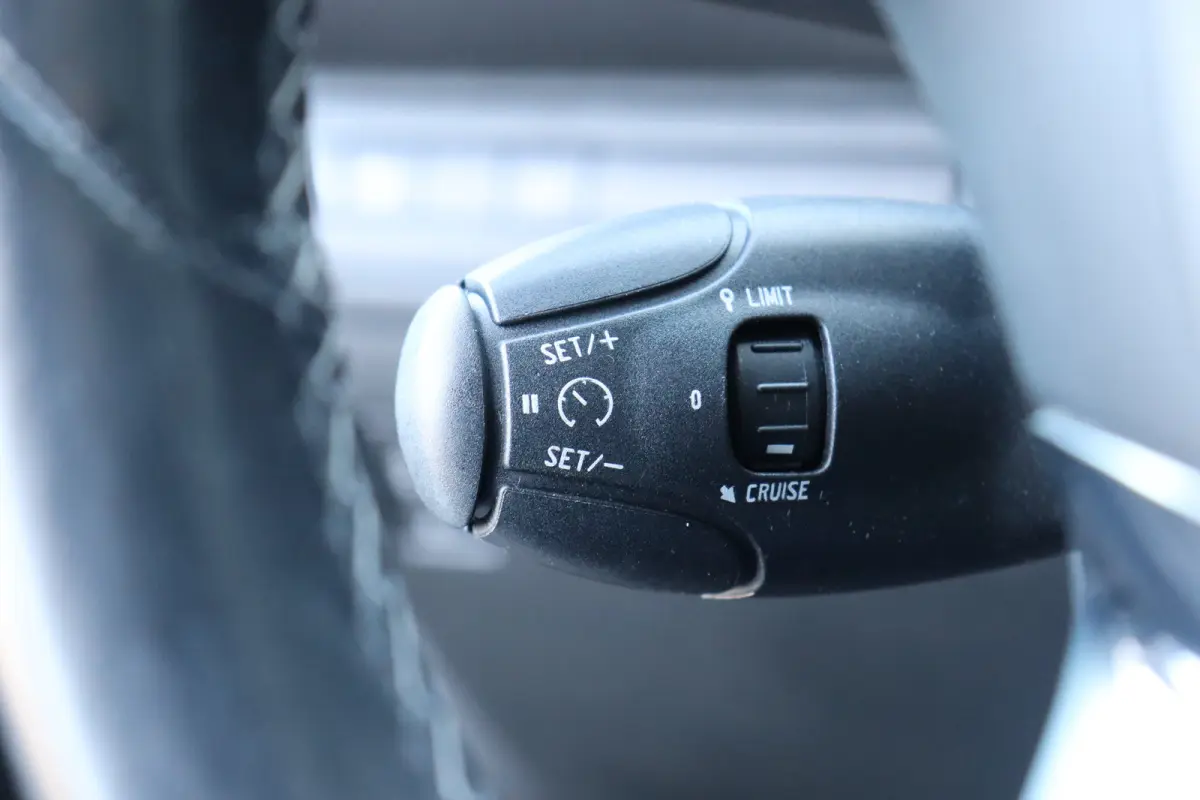 1.2 PURETECH 110PK ALLURE AUTOMAAT / NAVI / CLIMA / LED / PDC / 17" LMV / CAMERA / BLUETOOTH / CRUISECONTROL / 1E EIGENAAR / NIEUWSTAAT !!