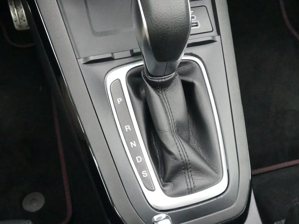 1.0 EcoBoost 125PK ST-Line X | PANORAMADAK | ADAPTIVE CRUISE | DODEHOEKDETECTIE | STOEL+STUUR+VOORRUITVERWARMING | ELEKTRISCHE ACHTERKLEP | CAMERA |