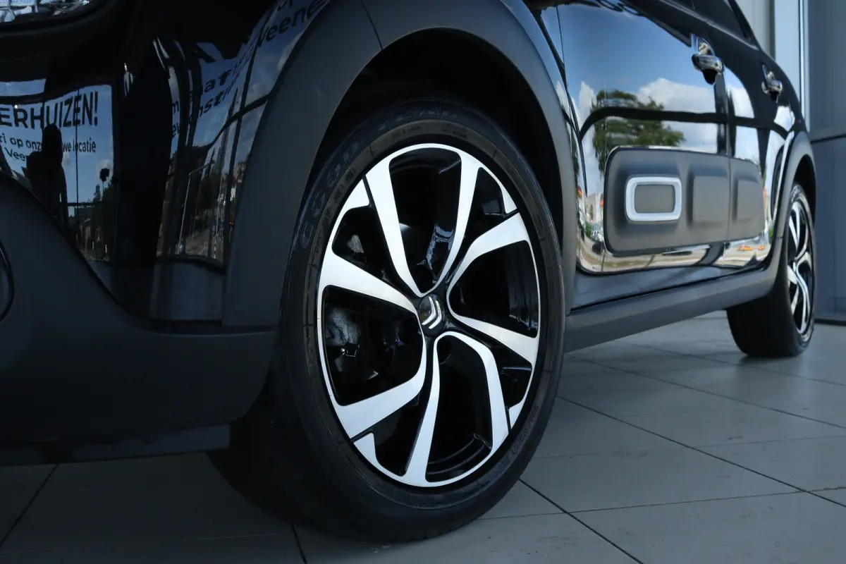 1.2 83PK Max | Cruise Control | Stoelverwarming | Camera | Keyless | LED | Navi | Carplay | Comfortstoelen | 17 Inch |