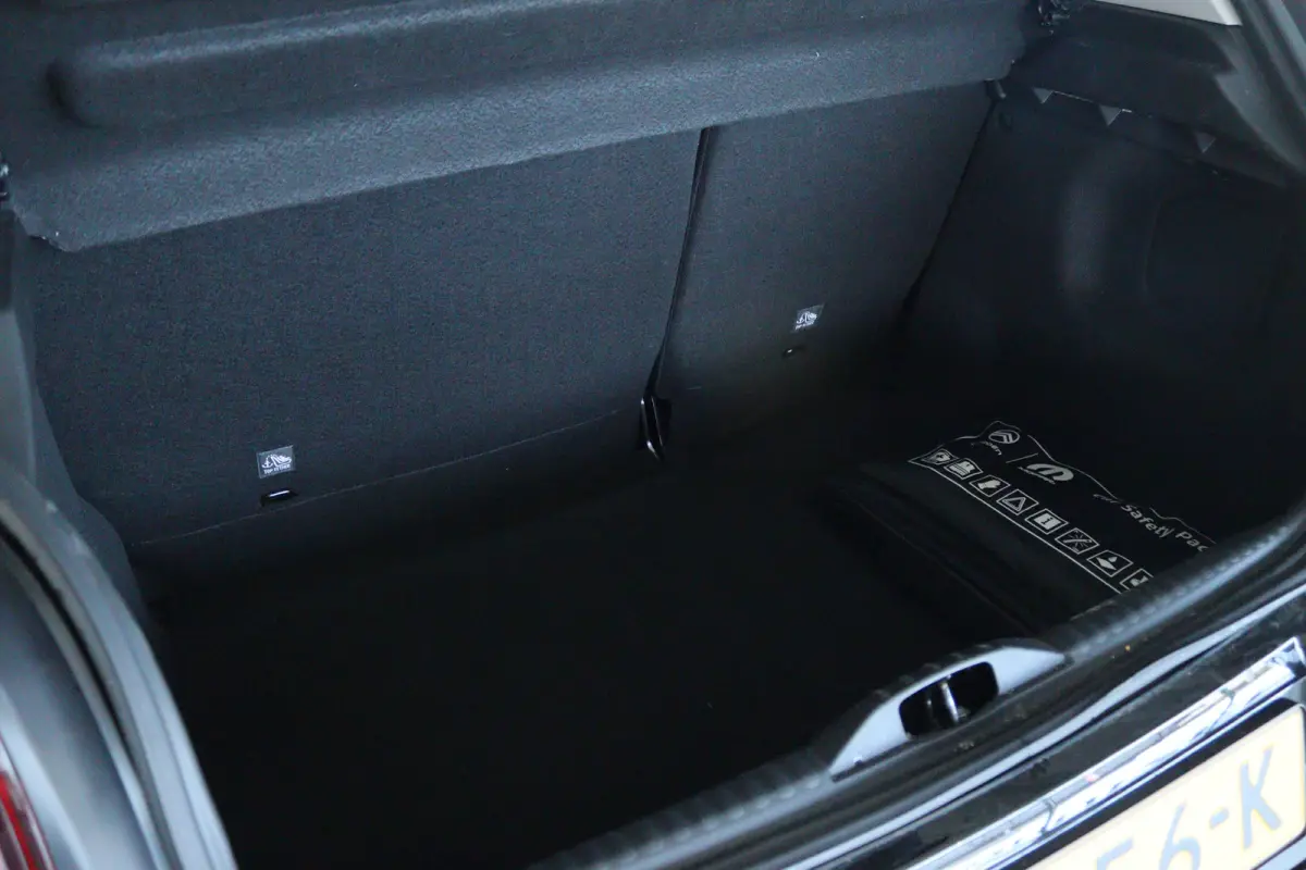 1.2 83PK Max | Cruise Control | Stoelverwarming | Camera | Keyless | LED | Navi | Carplay | Comfortstoelen | 17 Inch |