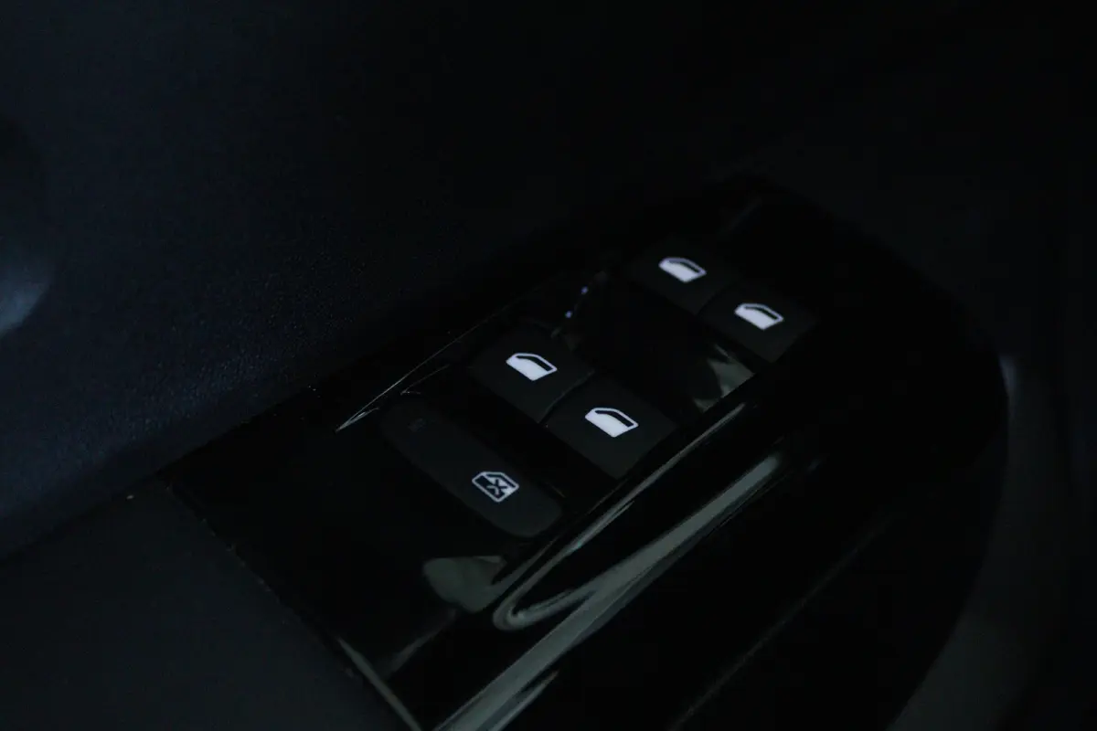 1.2 83PK Max | Cruise Control | Stoelverwarming | Camera | Keyless | LED | Navi | Carplay | Comfortstoelen | 17 Inch |