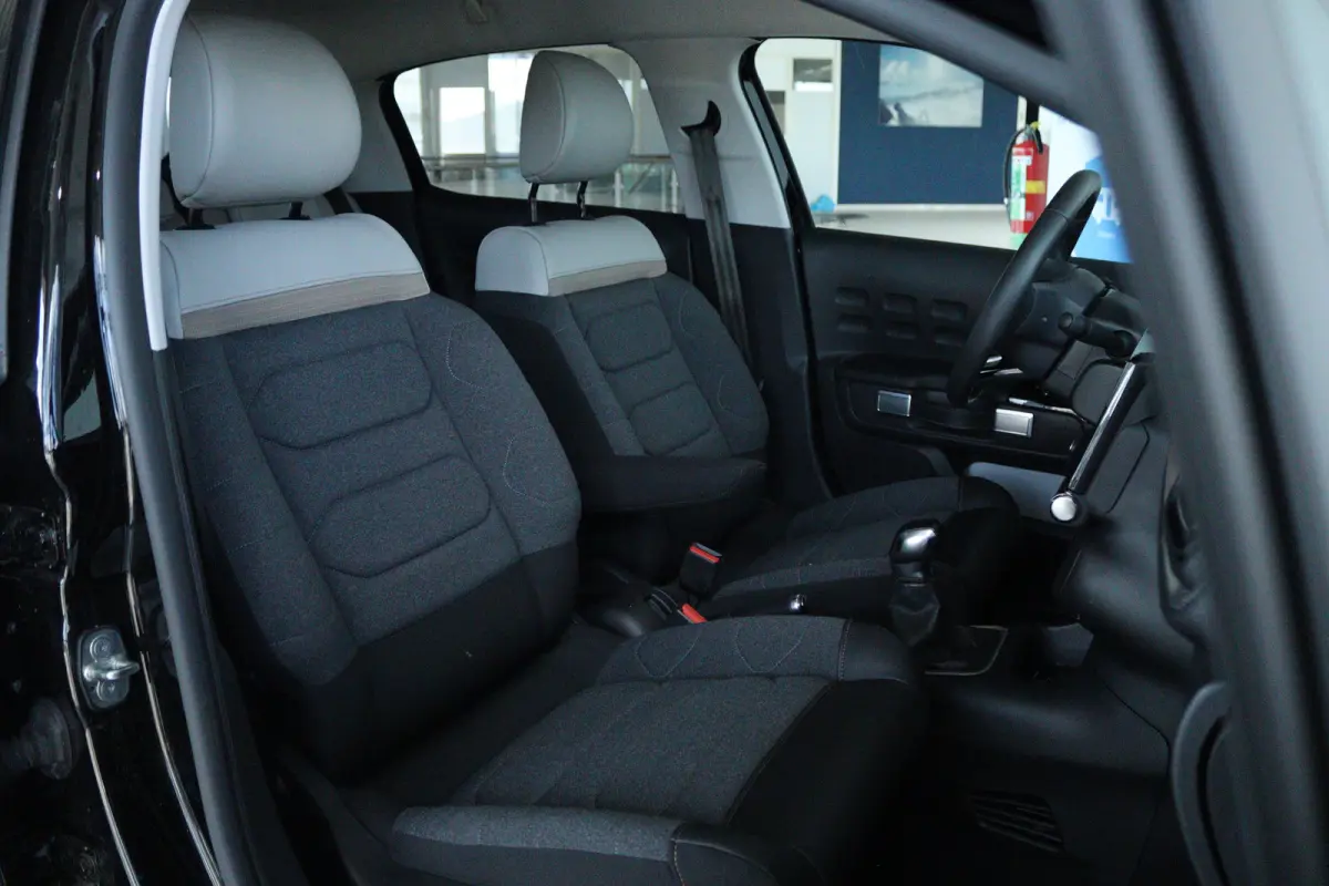 1.2 83PK Max | Cruise Control | Stoelverwarming | Camera | Keyless | LED | Navi | Carplay | Comfortstoelen | 17 Inch |