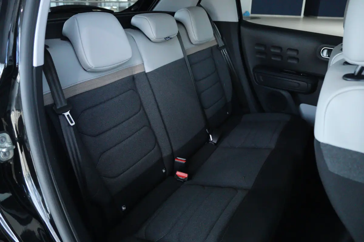 1.2 83PK Max | Cruise Control | Stoelverwarming | Camera | Keyless | LED | Navi | Carplay | Comfortstoelen | 17 Inch |