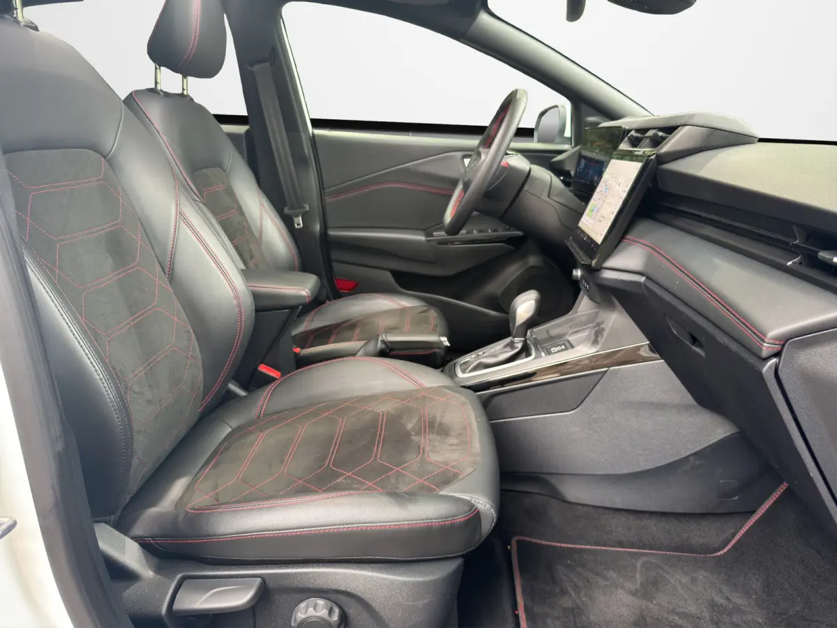 1.0 EcoBoost ST-Line X Automaat 125pk | Driver Assistance & Winter Pack | Pano dak |