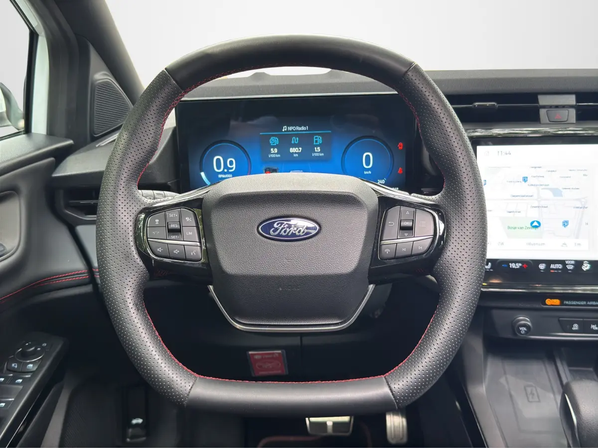 1.0 EcoBoost ST-Line X Automaat 125pk | Driver Assistance & Winter Pack | Pano dak |