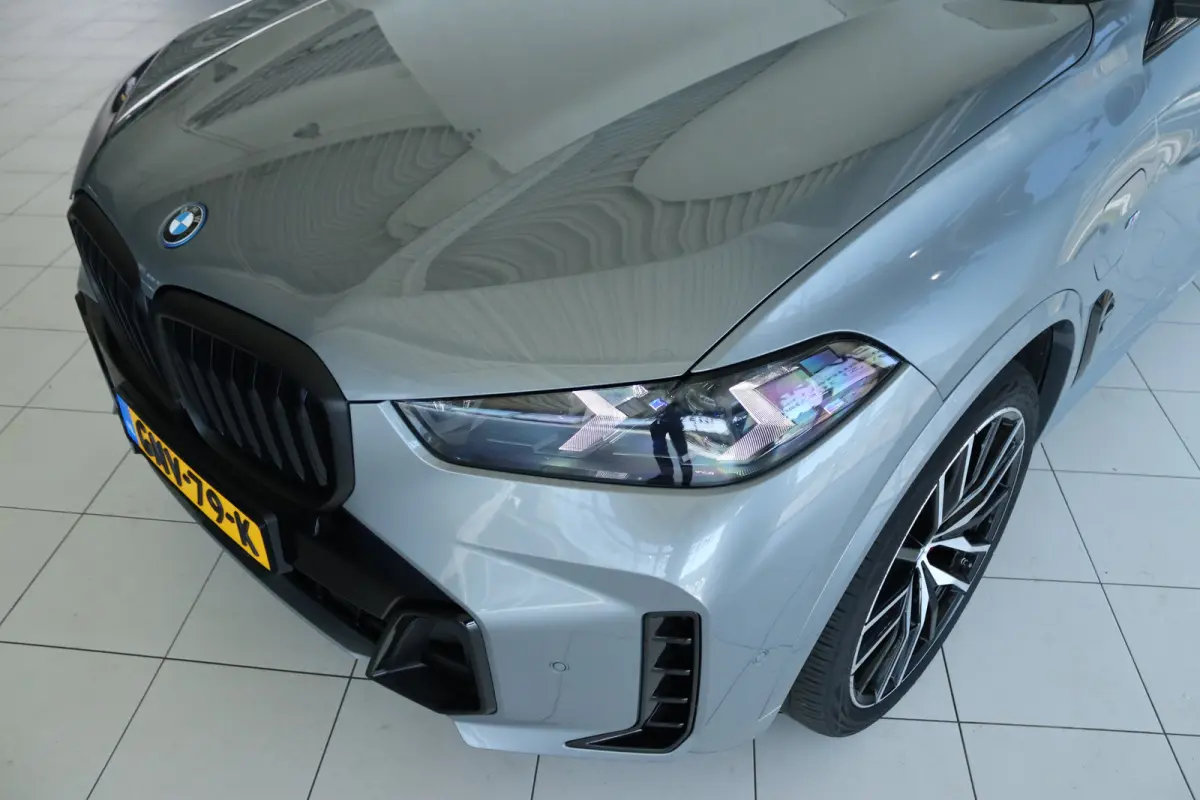 xDrive50e M-Sport Pro | Adapt. Cruise | Competition Stoelen | Carbon | Massage | Softclose | 4-wielsturing | Trekhaak | Pano | Harman & Kardon | HUD