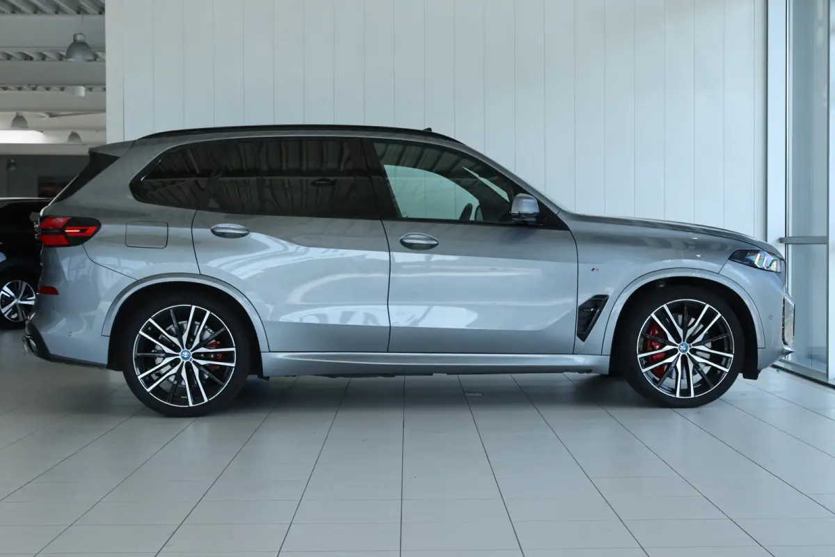 xDrive50e M-Sport Pro | Adapt. Cruise | Competition Stoelen | Carbon | Massage | Softclose | 4-wielsturing | Trekhaak | Pano | Harman & Kardon | HUD