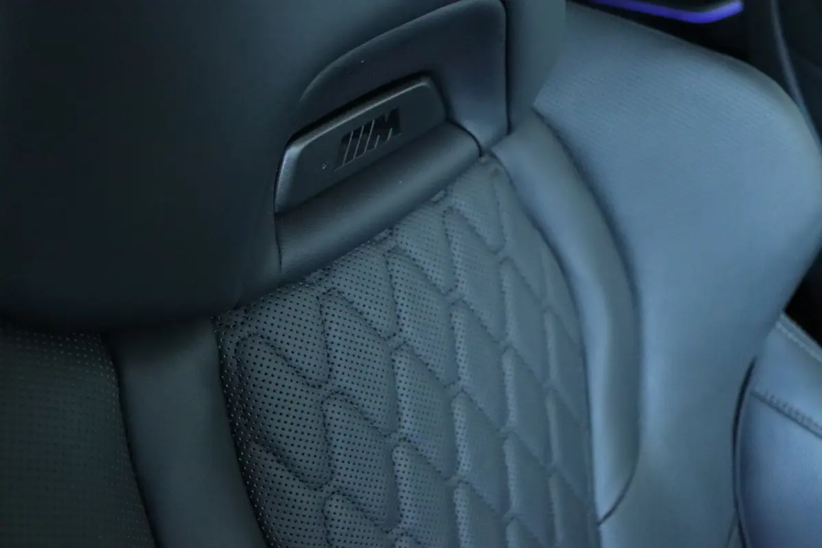 xDrive50e M-Sport Pro | Adapt. Cruise | Competition Stoelen | Carbon | Massage | Softclose | 4-wielsturing | Trekhaak | Pano | Harman & Kardon | HUD