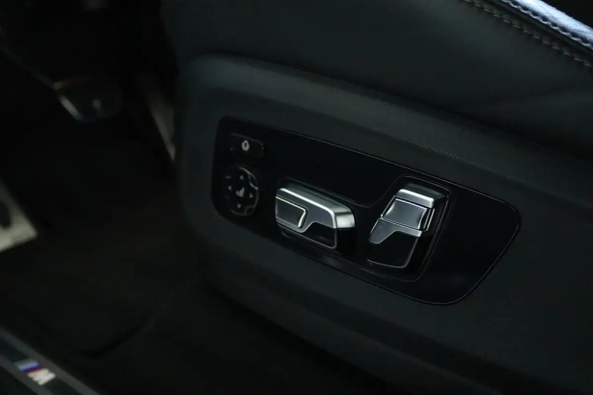 xDrive50e M-Sport Pro | Adapt. Cruise | Competition Stoelen | Carbon | Massage | Softclose | 4-wielsturing | Trekhaak | Pano | Harman & Kardon | HUD