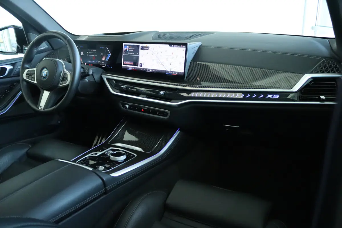 xDrive50e M-Sport Pro | Adapt. Cruise | Competition Stoelen | Carbon | Massage | Softclose | 4-wielsturing | Trekhaak | Pano | Harman & Kardon | HUD