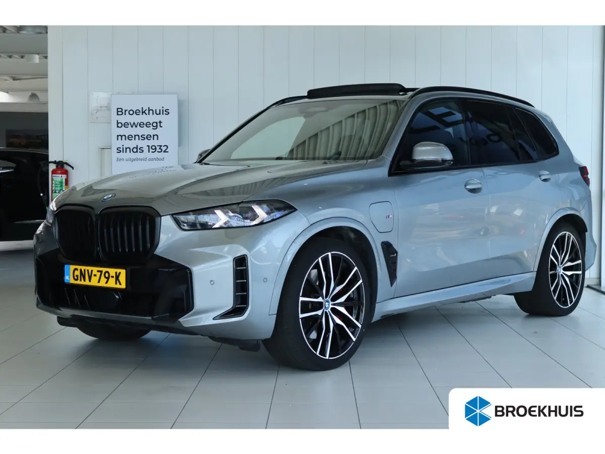 xDrive50e M-Sport Pro | Adapt. Cruise | Competition Stoelen | Carbon | Massage | Softclose | 4-wielsturing | Trekhaak | Pano | Harman & Kardon | HUD