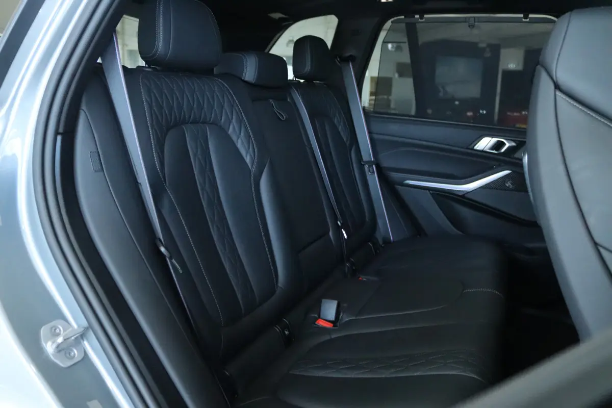 xDrive50e M-Sport Pro | Adapt. Cruise | Competition Stoelen | Carbon | Massage | Softclose | 4-wielsturing | Trekhaak | Pano | Harman & Kardon | HUD