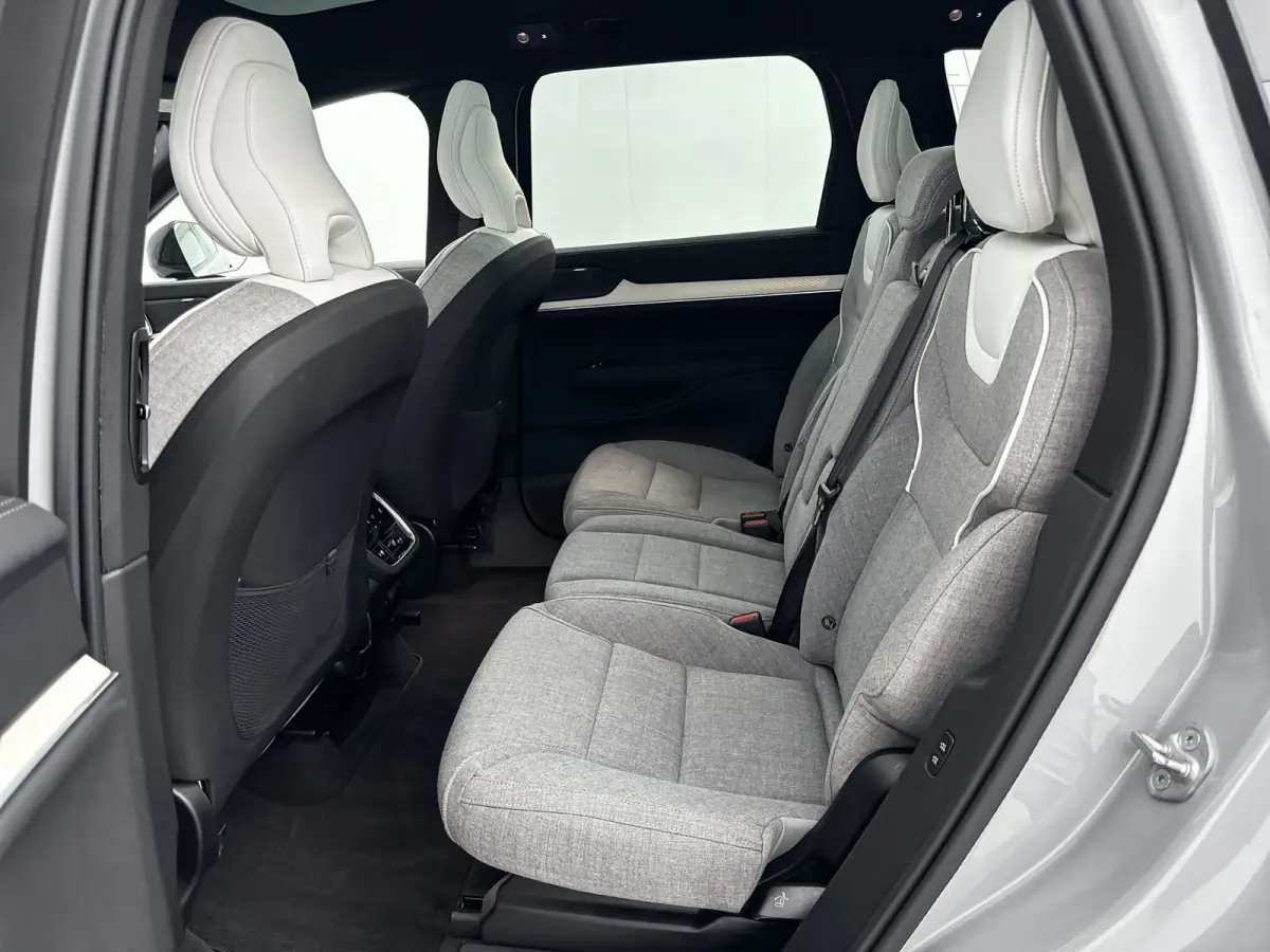 Twin Motor Performance Ultra 111kWh | NEW Core Computer | 22" | Luchtvering | Pilot Assist Pack | Trekhaak | Climate Pack | Getint glas | Massage stoelen | Head-up | Bose Audio | Matrix LED 