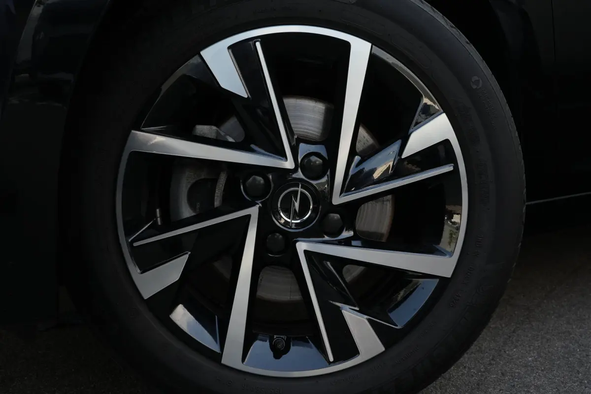 1.2 Turbo GS | Achteruitrijcamera | Parkeerhulp | Cruise Control | 16" | Airco