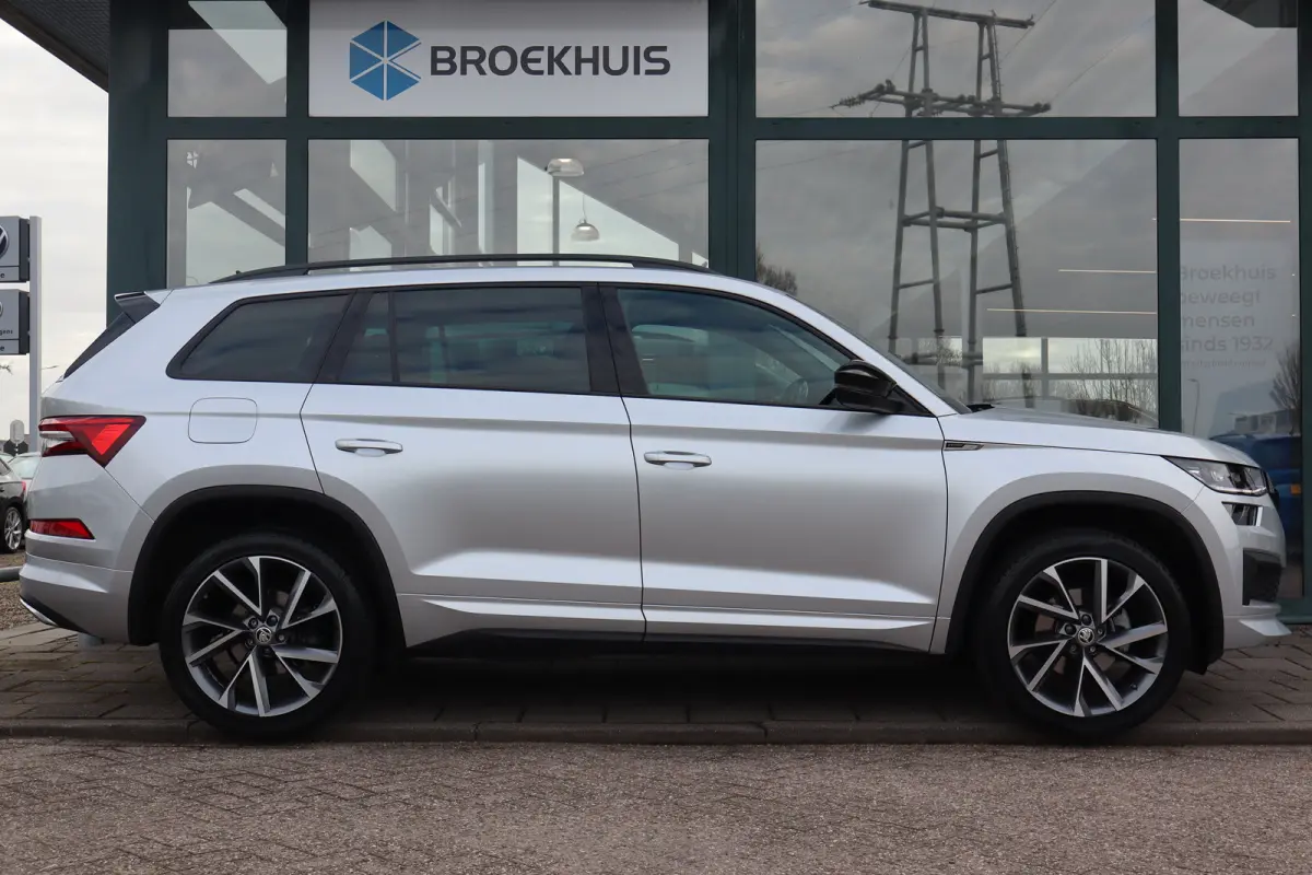 1.5 TSI MHEV Sportline Business 150PK | Achteruitrijcamera | Dodehoek detectie | Keyless entry