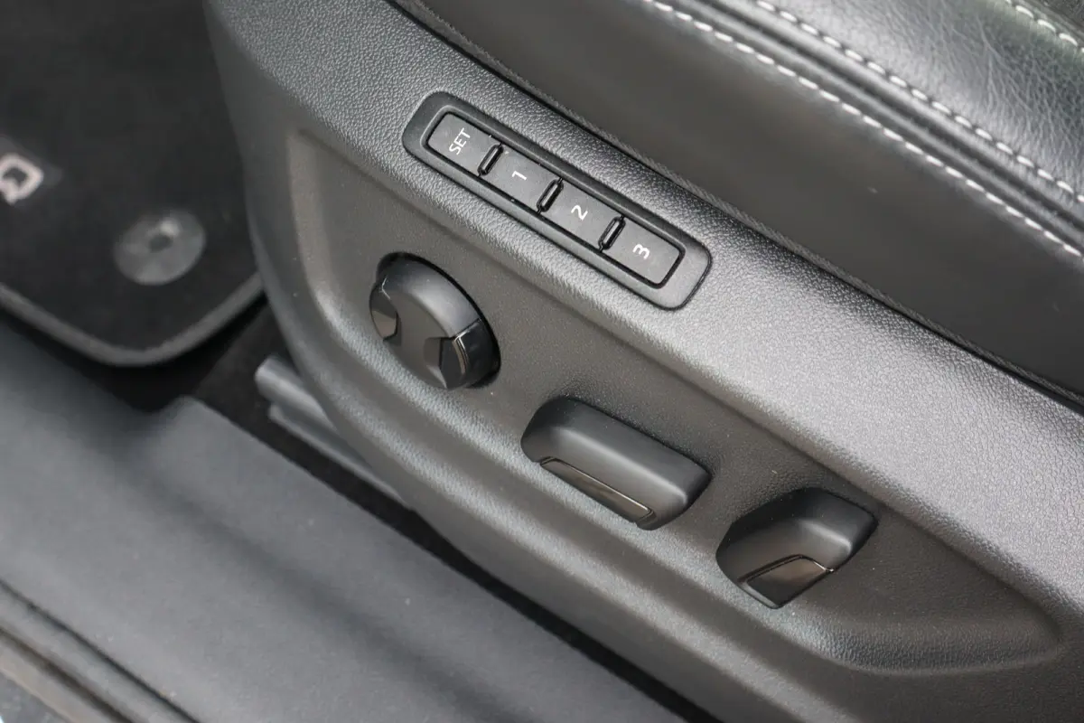 1.5 TSI MHEV Sportline Business 150PK | Achteruitrijcamera | Dodehoek detectie | Keyless entry