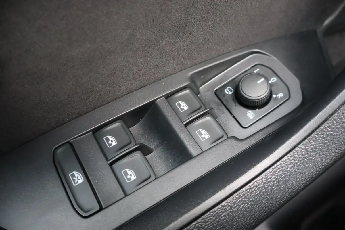 1.5 TSI MHEV Sportline Business 150PK | Achteruitrijcamera | Dodehoek detectie | Keyless entry