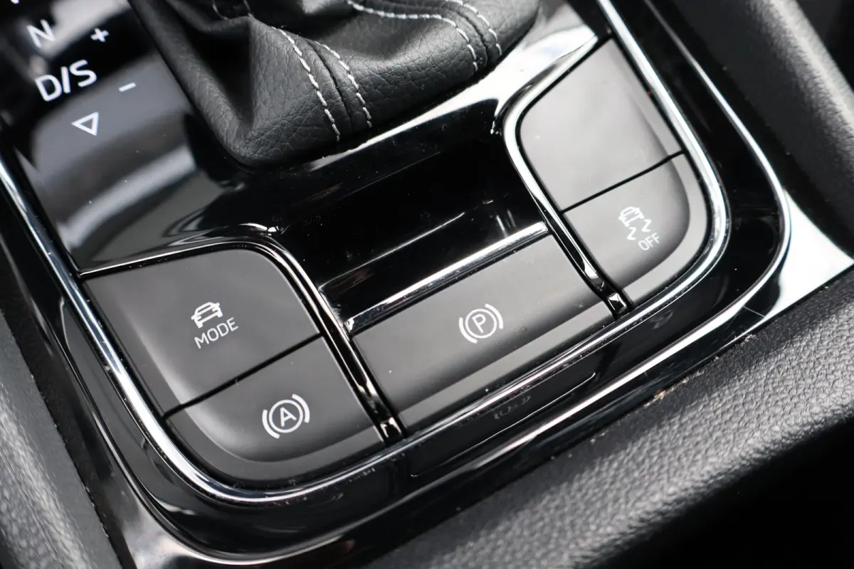 1.5 TSI MHEV Sportline Business 150PK | Achteruitrijcamera | Dodehoek detectie | Keyless entry