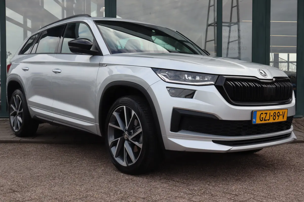 1.5 TSI MHEV Sportline Business 150PK | Achteruitrijcamera | Dodehoek detectie | Keyless entry