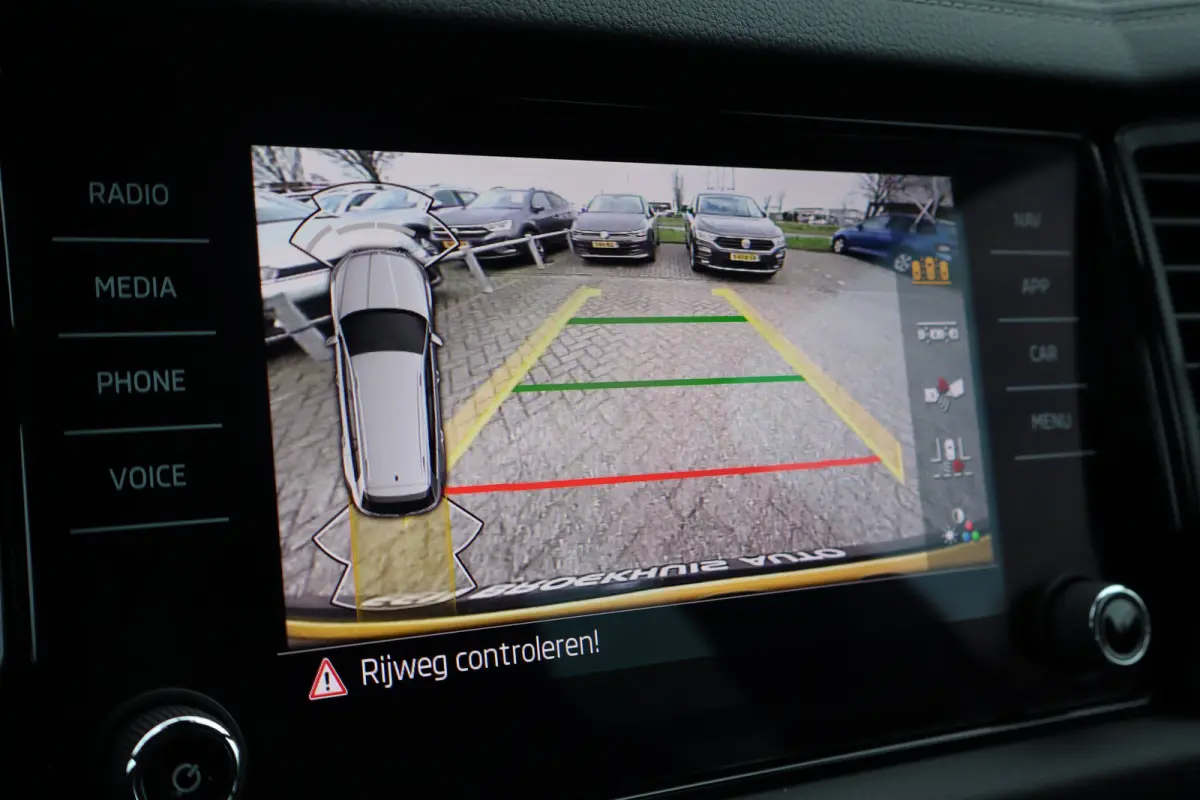 1.5 TSI MHEV Sportline Business 150PK | Achteruitrijcamera | Dodehoek detectie | Keyless entry