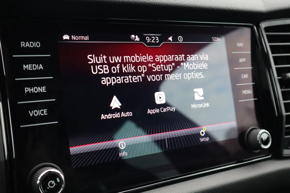 1.5 TSI MHEV Sportline Business 150PK | Achteruitrijcamera | Dodehoek detectie | Keyless entry