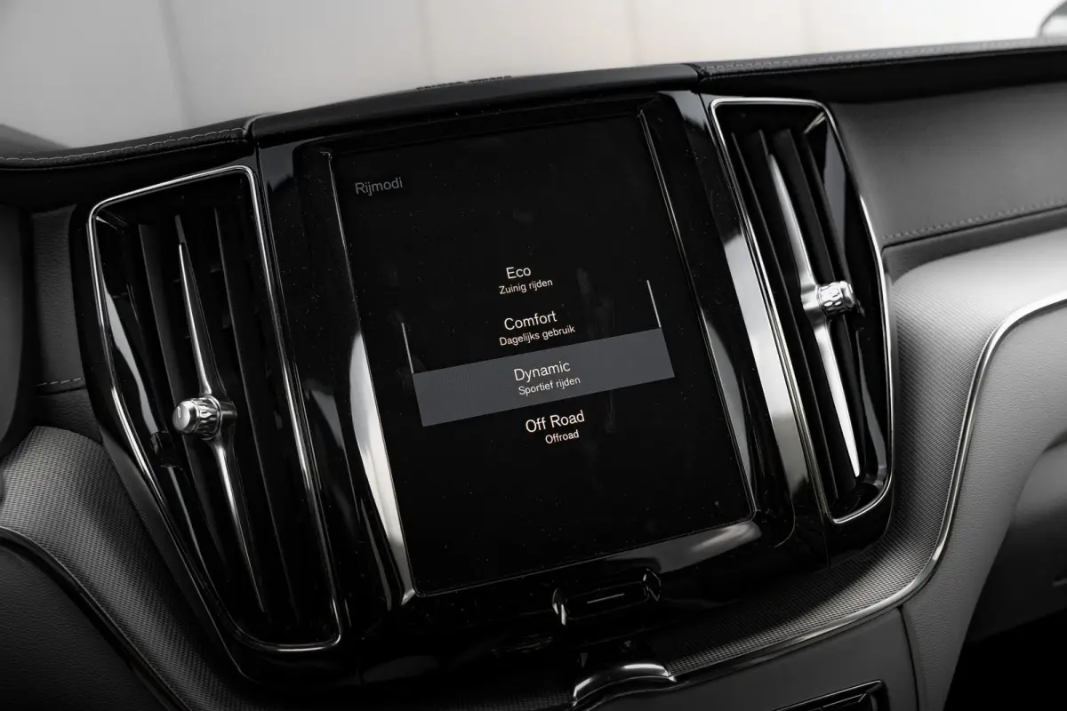 2.0 B5 250 PK Inscription Achteruitrijcamera | Trekhaak | Keyless | Led verlichting | Memory | Harman & Kardon