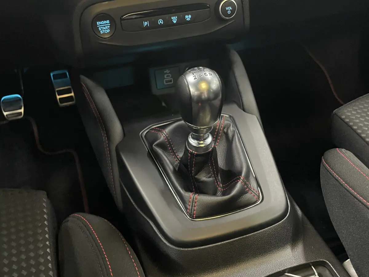 1.0 EcoBoost Hybrid ST Line X | Panorama dak | Adapt. Cruise | B&O | Apple Carplay | AGR-Stoelen | Stoel-stuurverw. | 17''