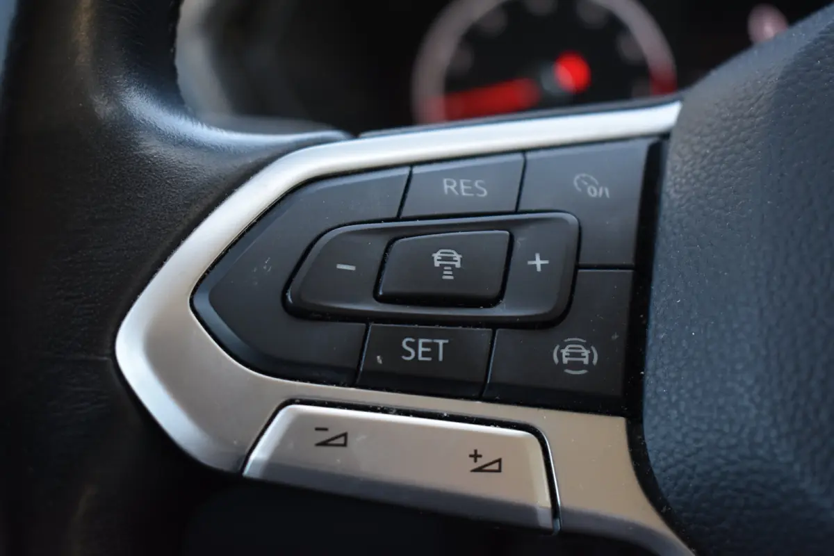 1.0 TSI 95PK Life | ADAPT. CRUISE | AIRCO | LED | BLUETOOTH