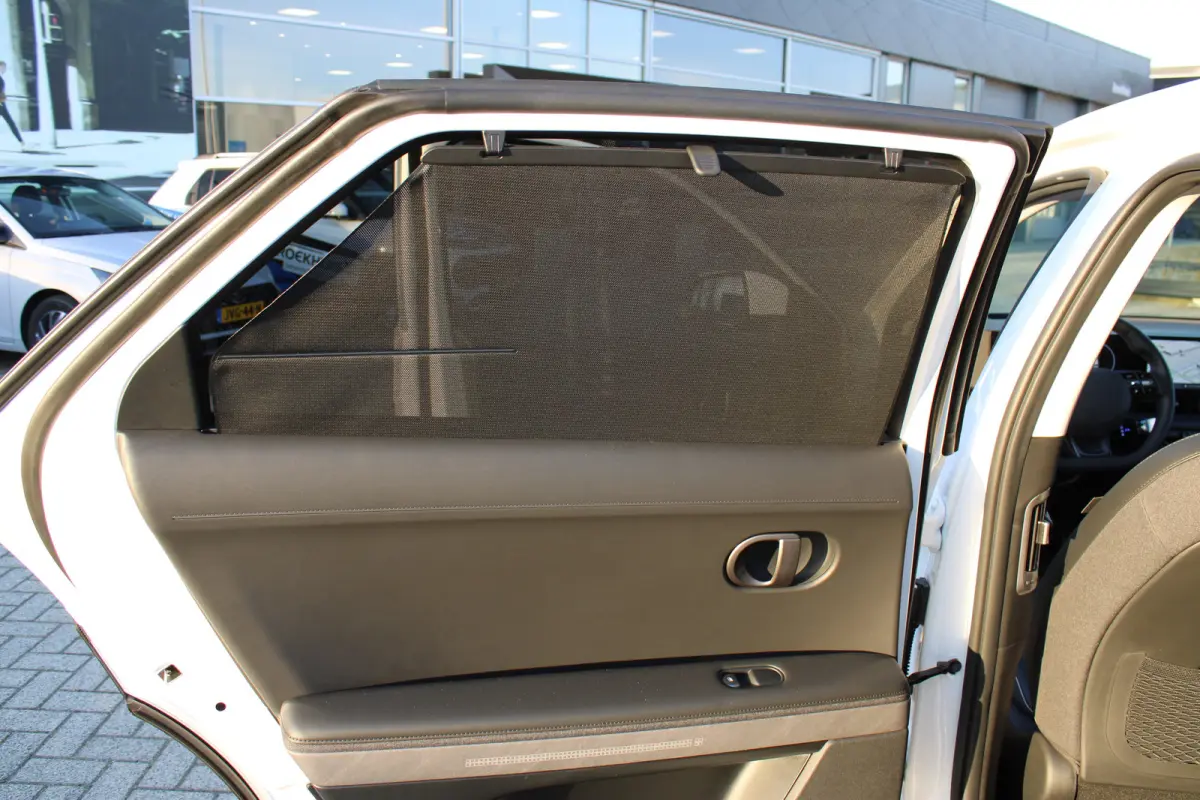 Connect+ 84 kWh | Leder | Parkeersensoren voor en achter | Elektrisch bedienbare voorstoelen | | Achteruitrijcamera | Adaptief demping systeem | Airco (automatisch)