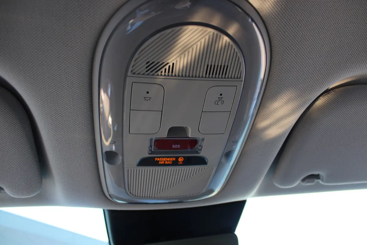 Connect+ 84 kWh | Leder | Parkeersensoren voor en achter | Elektrisch bedienbare voorstoelen | | Achteruitrijcamera | Adaptief demping systeem | Airco (automatisch)