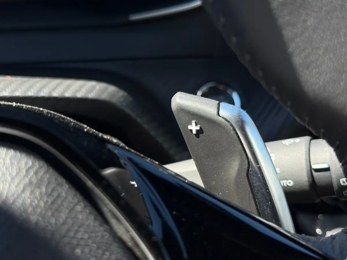 1.2 Hybrid 145 Allure 360 camera | Keyless | Adaptive cruise control | Apple carplay & Android auto