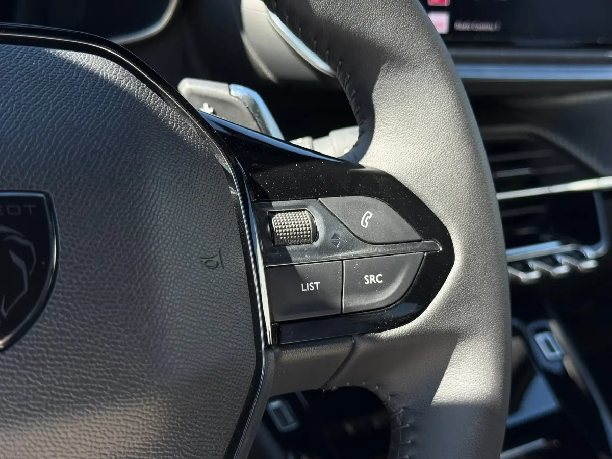 1.2 Hybrid 145 Allure 360 camera | Keyless | Adaptive cruise control | Apple carplay & Android auto