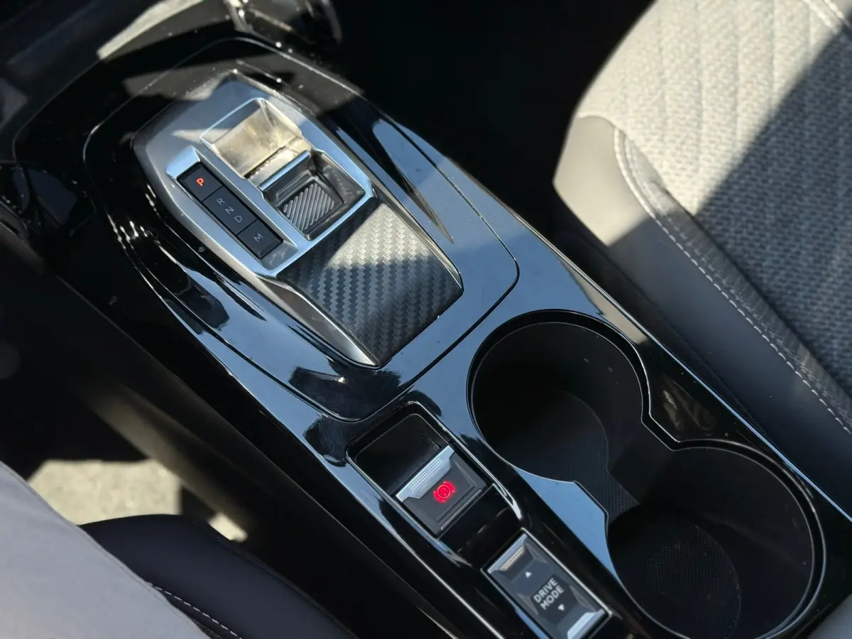 1.2 Hybrid 145 Allure 360 camera | Keyless | Adaptive cruise control | Apple carplay & Android auto