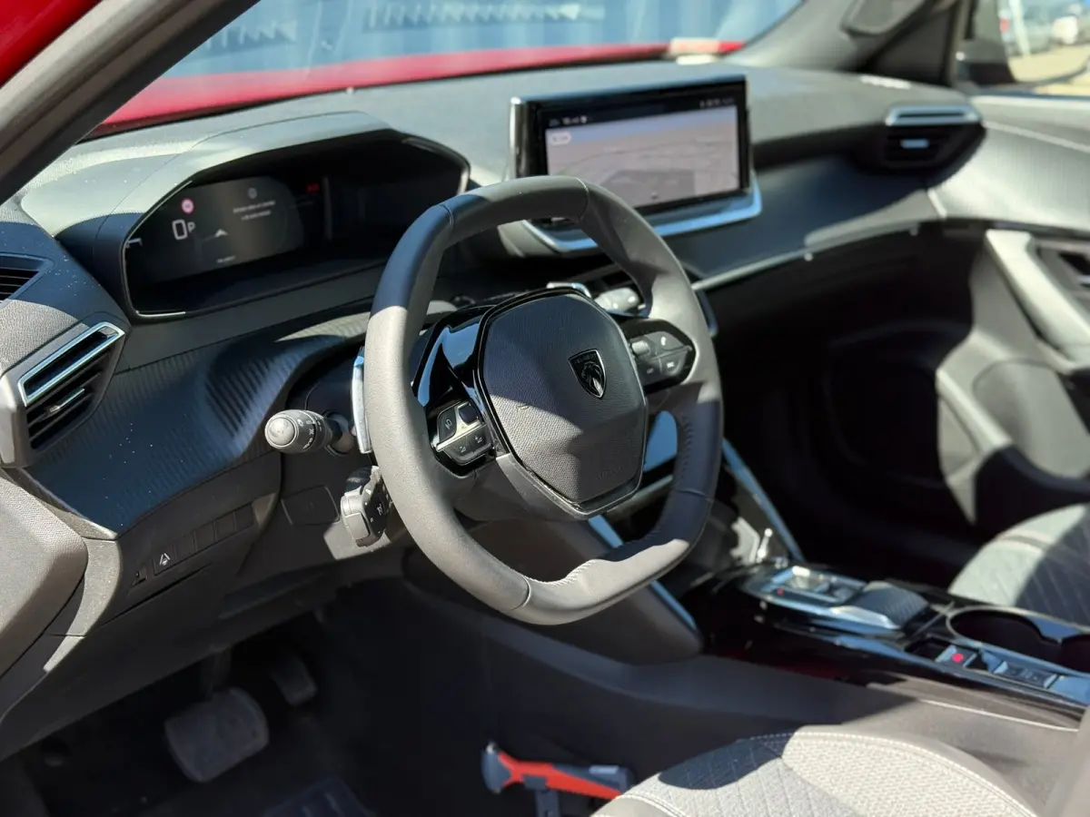 1.2 Hybrid 145 Allure 360 camera | Keyless | Adaptive cruise control | Apple carplay & Android auto