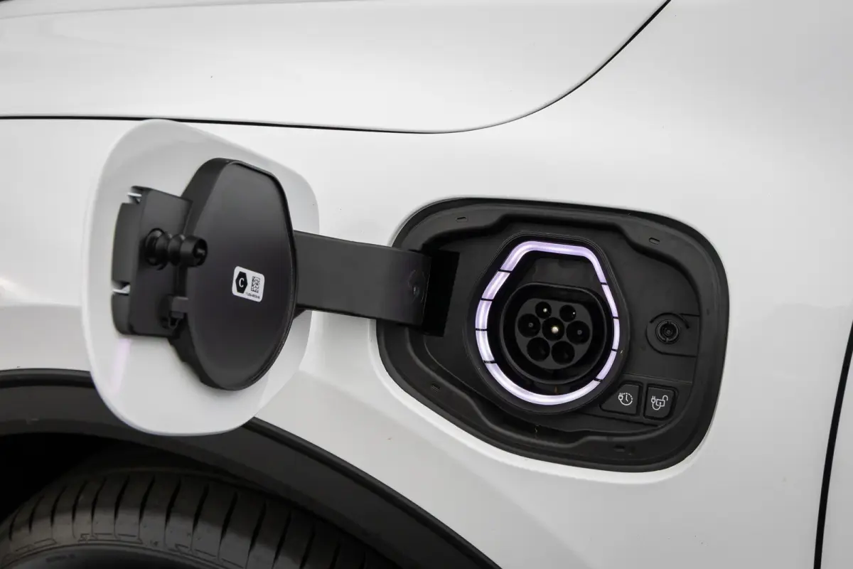 2.5 PHEV Titanium | Electrische trekhaak | 2100kg trekgewicht | Winter-pack | 360 camera | Adaptieve cruise | Dodehoek detectie | Led-verlichting | Keyless | Privacy-glass