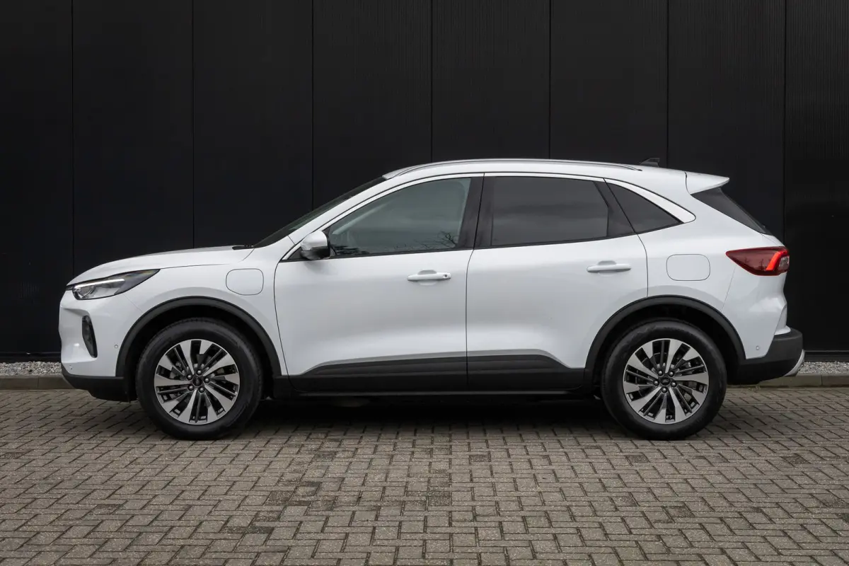 2.5 PHEV Titanium | Electrische trekhaak | 2100kg trekgewicht | Winter-pack | 360 camera | Adaptieve cruise | Dodehoek detectie | Led-verlichting | Keyless | Privacy-glass