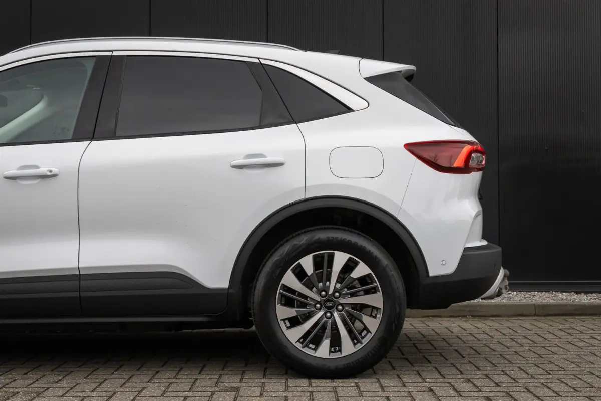 2.5 PHEV Titanium | Electrische trekhaak | 2100kg trekgewicht | Winter-pack | 360 camera | Adaptieve cruise | Dodehoek detectie | Led-verlichting | Keyless | Privacy-glass
