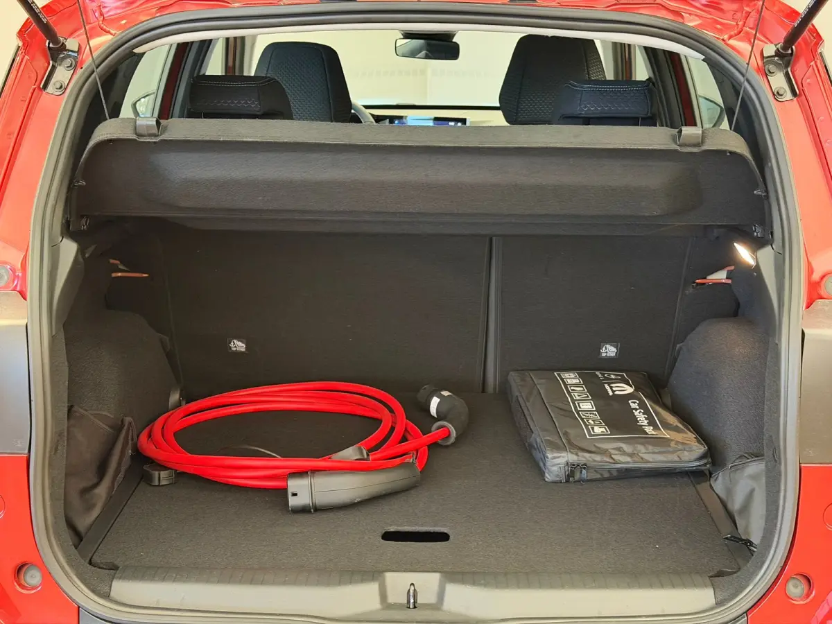 Edition 44 kWh Stuur & Stoelverwarming | Airco | Cruise | Digitaal Dashboard | 16" Lichtmetaal | Carplay | DAB | Parkeersensoren Achter | Airco | Cruise control | Hill hold functie