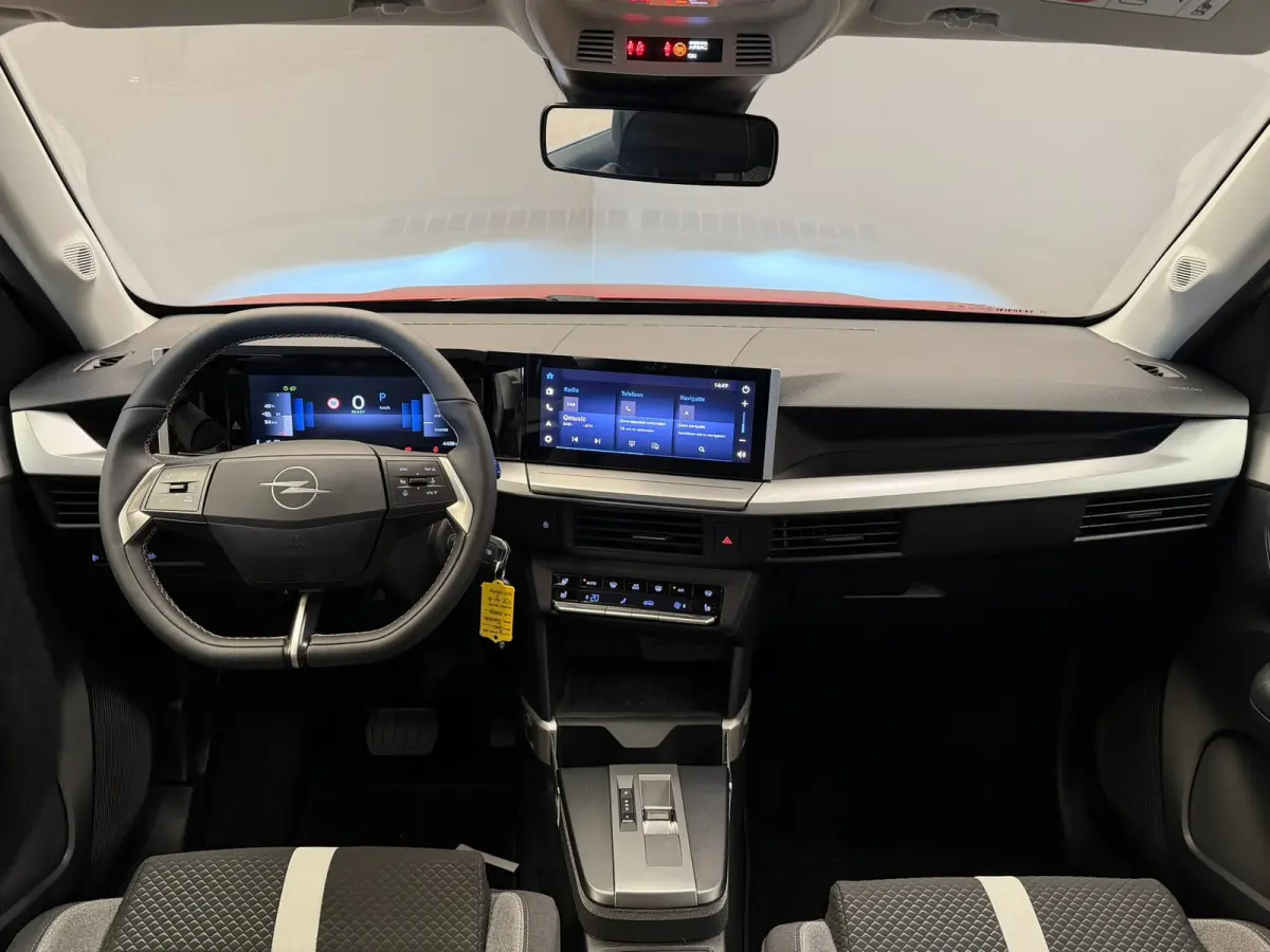 Edition 44 kWh Stuur & Stoelverwarming | Airco | Cruise | Digitaal Dashboard | 16" Lichtmetaal | Carplay | DAB | Parkeersensoren Achter | Airco | Cruise control | Hill hold functie