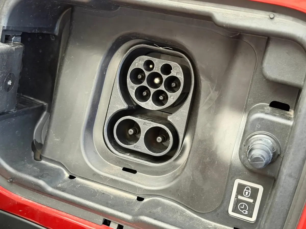 Edition 44 kWh Stuur & Stoelverwarming | Airco | Cruise | Digitaal Dashboard | 16" Lichtmetaal | Carplay | DAB | Parkeersensoren Achter | Airco | Cruise control | Hill hold functie