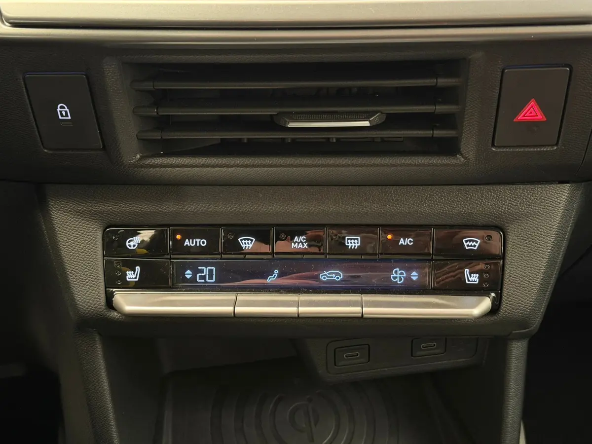 Edition 44 kWh Stuur & Stoelverwarming | Airco | Cruise | Digitaal Dashboard | 16" Lichtmetaal | Carplay | DAB | Parkeersensoren Achter | Airco | Cruise control | Hill hold functie