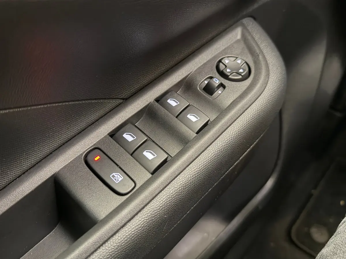Edition 44 kWh Stuur & Stoelverwarming | Airco | Cruise | Digitaal Dashboard | 16" Lichtmetaal | Carplay | DAB | Parkeersensoren Achter | Airco | Cruise control | Hill hold functie