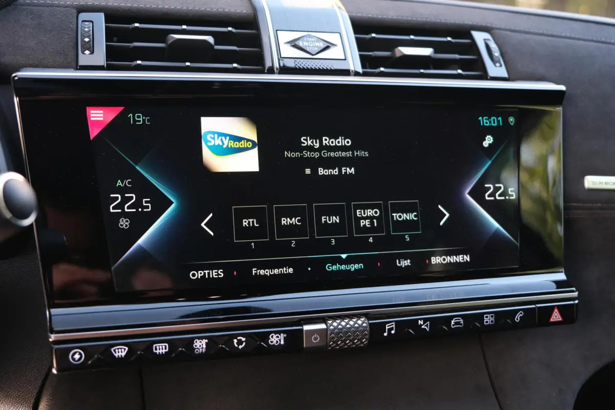 E-Tense 4x4 Performance Line|Rijklaar!|AppleCarplay|Clima|Cruise|Alcantara|Navi